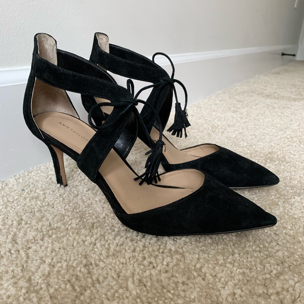 ANN TAYLOR Carson Suede Tassel Pumps